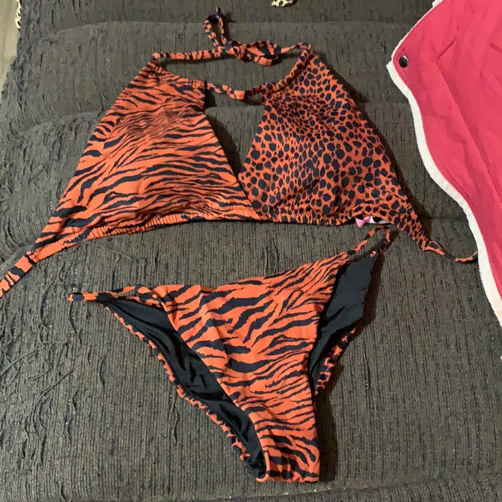 Victoria’s Secret bikini